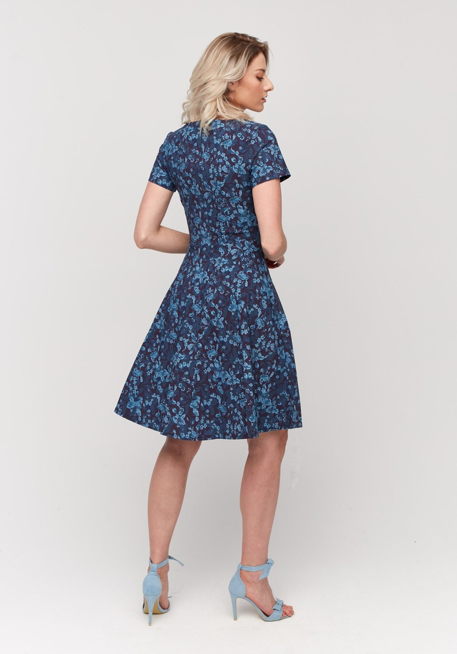 Odcinana sukienka w kwiaty 1794