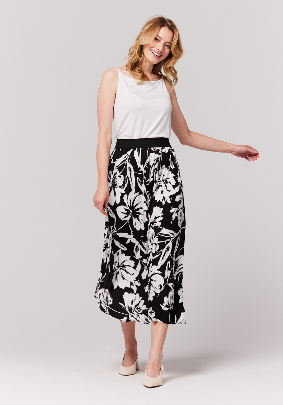 Biały letni top na ramiączkach 3022