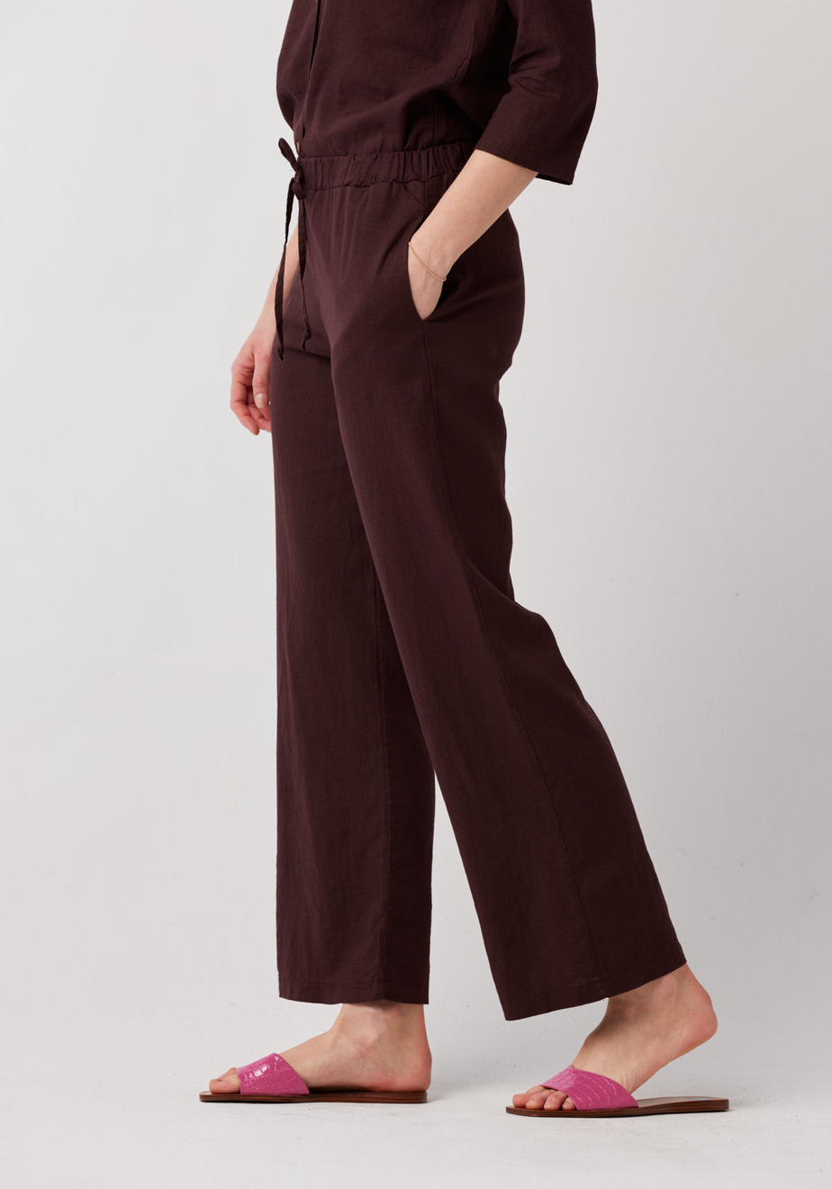 Czekoladowe spodnie z prostymi nogawkami 5096