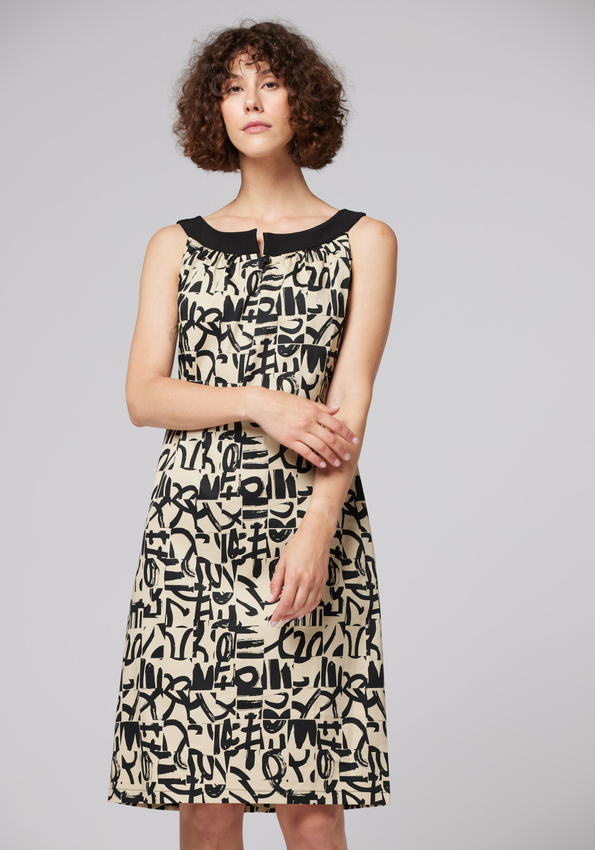 Beżowa sukienka w czarne wzory 1068