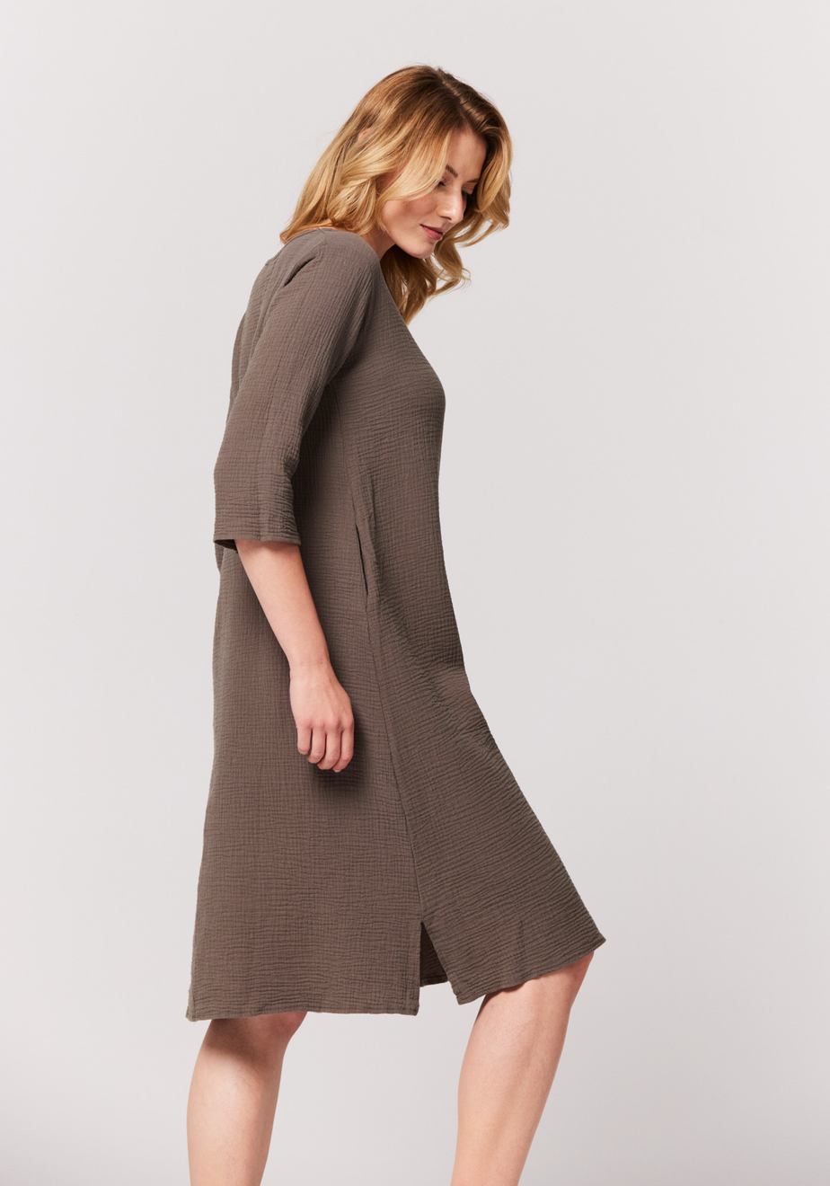 Muślinowa sukienka w kolorze fango 1061