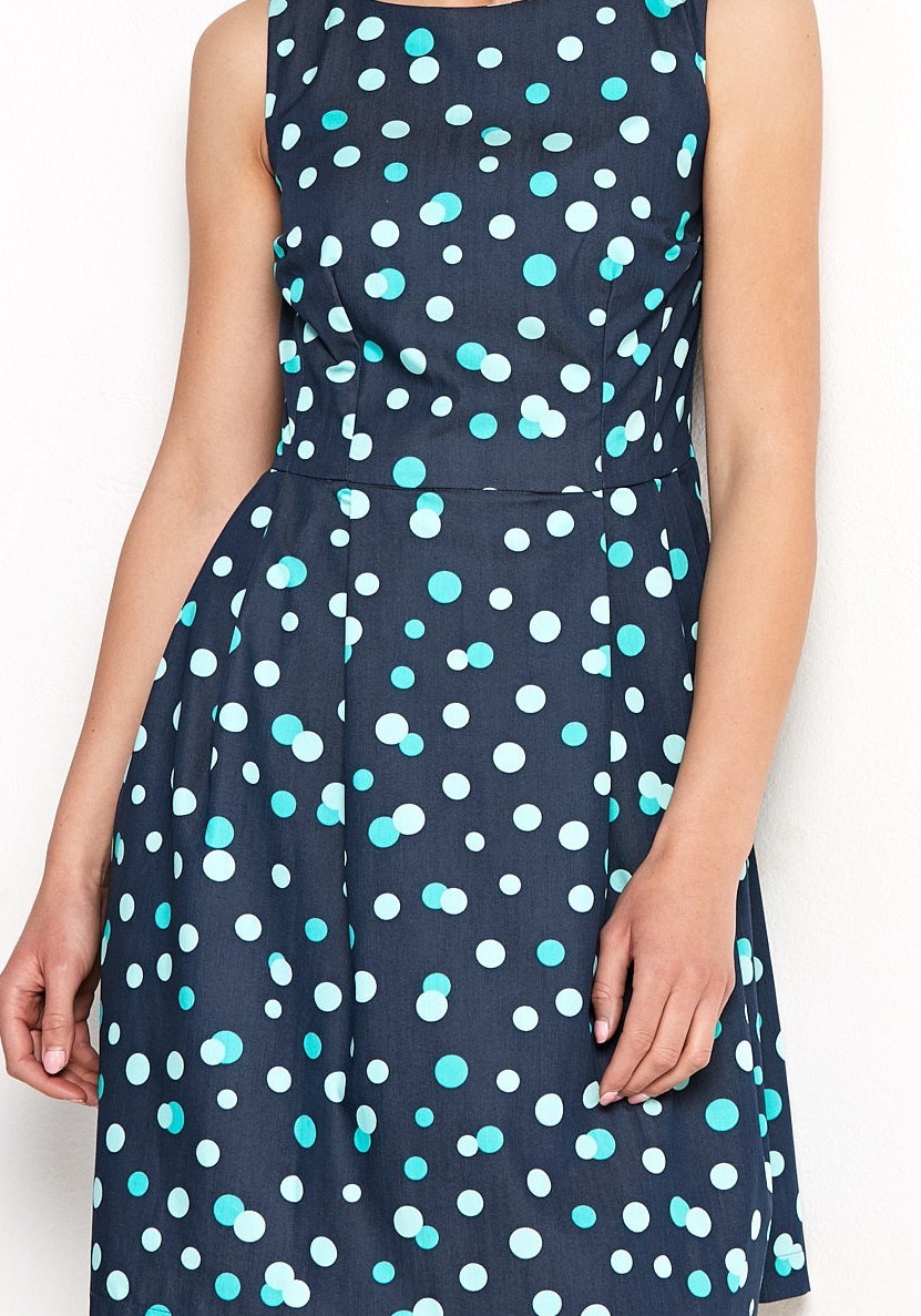 Odcinana Sukienka w zielone groszki 1106