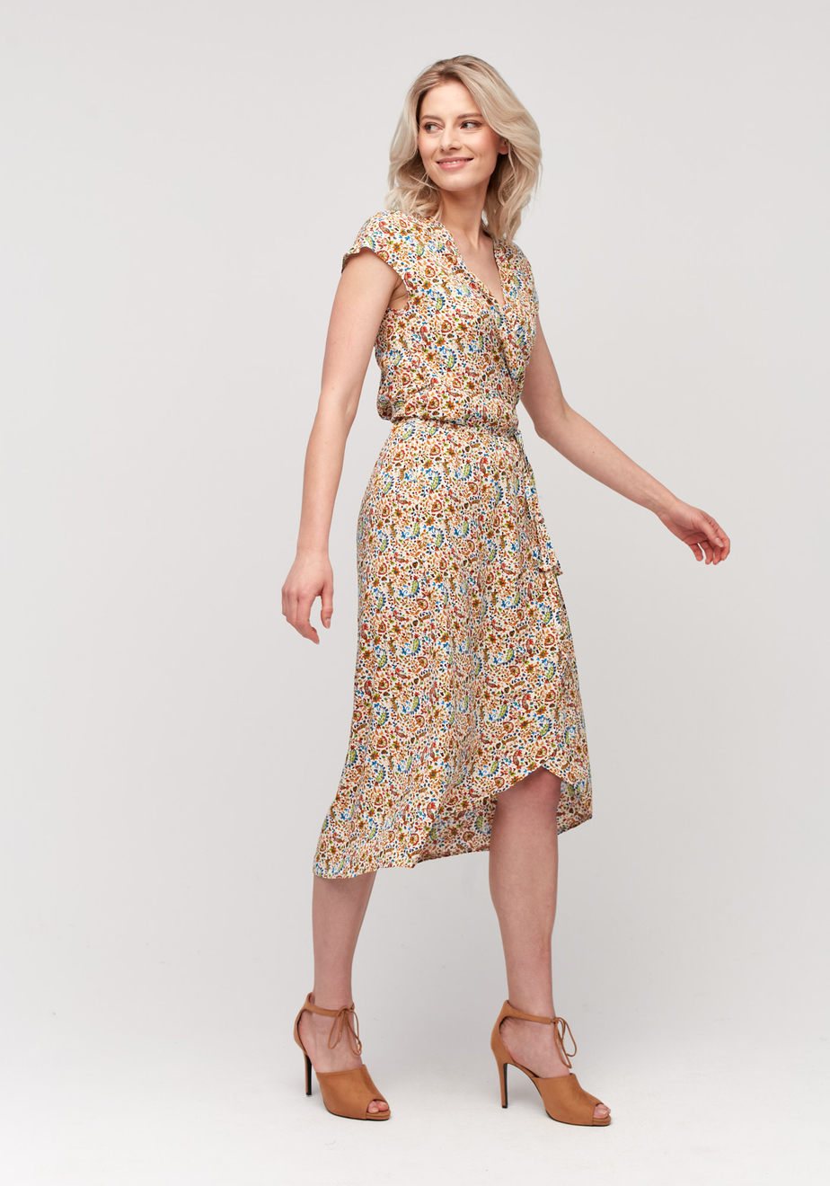 Kopertowa sukienka wiązana w pasie 1024