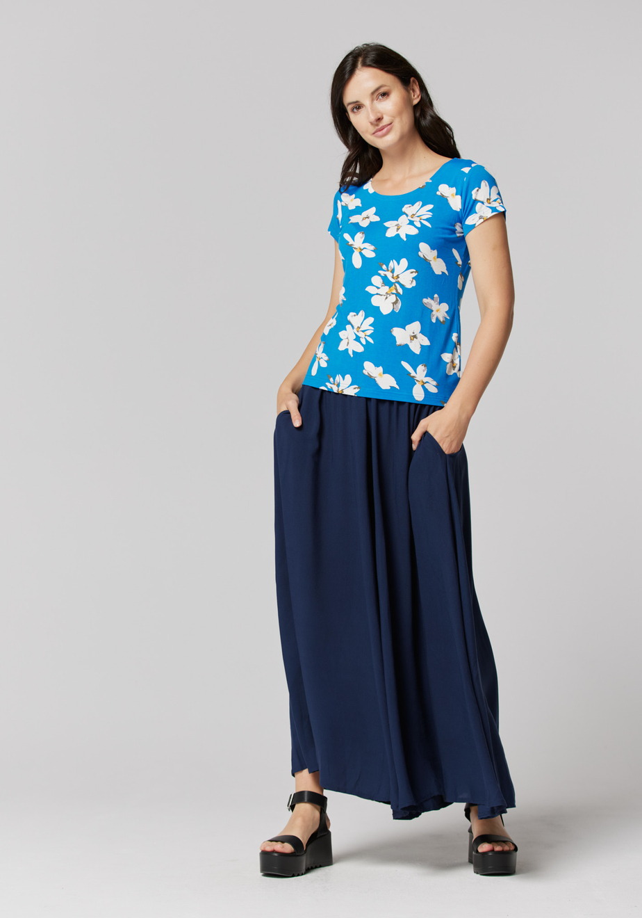 Niebieska bluzka w białe kwiaty 3101