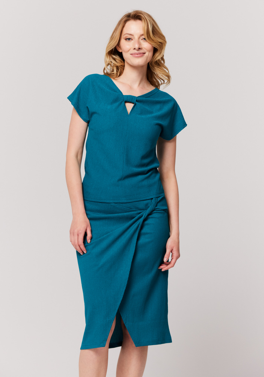 Turkusowa bluzka z wycięciem 3099