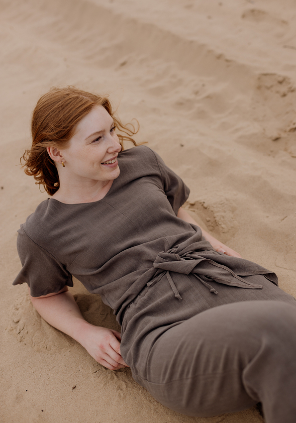 Kawowa bluzka z wiązaniem 3329